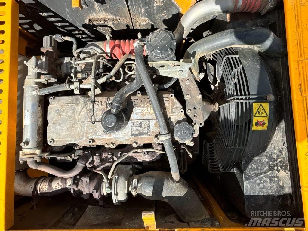 JCB JS 260 LC حفارات زحافة