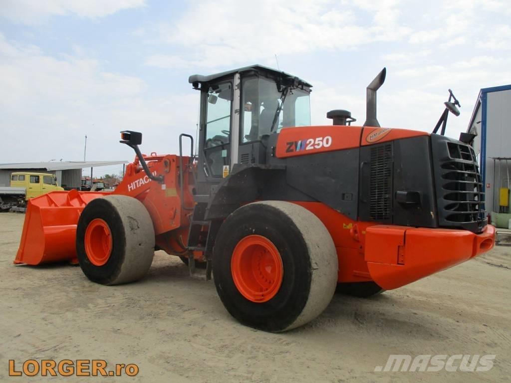 Hitachi ZW 250 لوادر بعجل