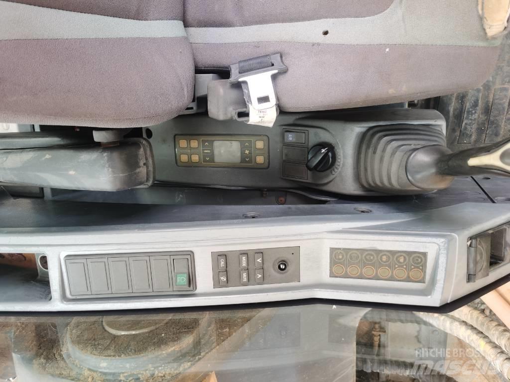 Hyundai R305LC-9T حفارات زحافة
