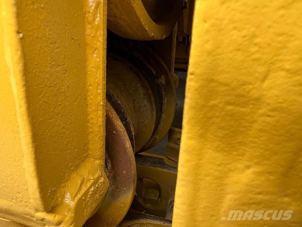 CAT D6H XL بلدوزرات مجنزرة