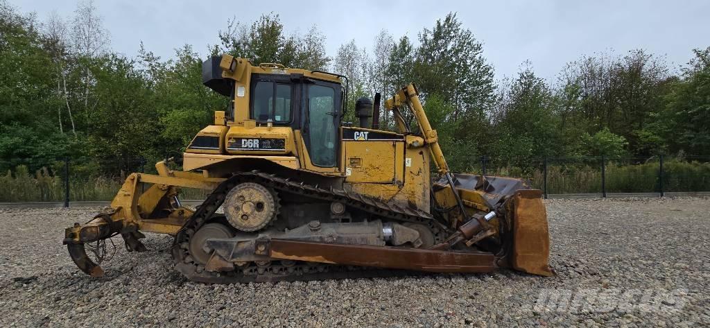 CAT D 6 R XL II بلدوزرات مجنزرة