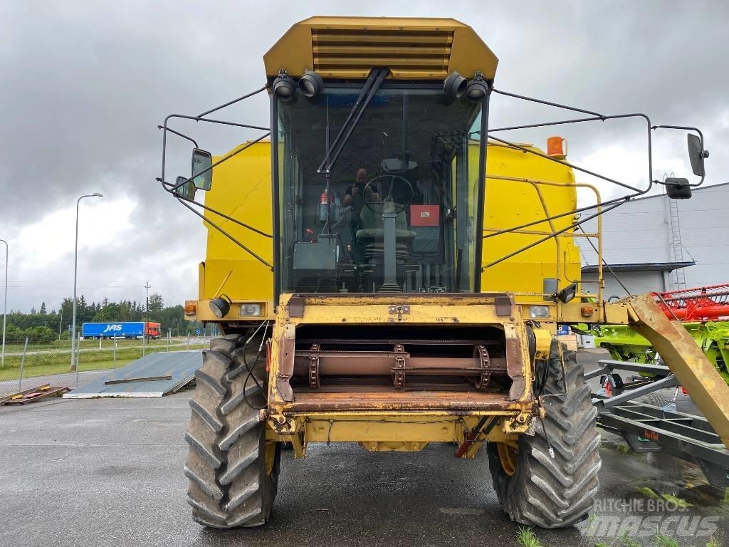 New Holland TF 46 حصادات