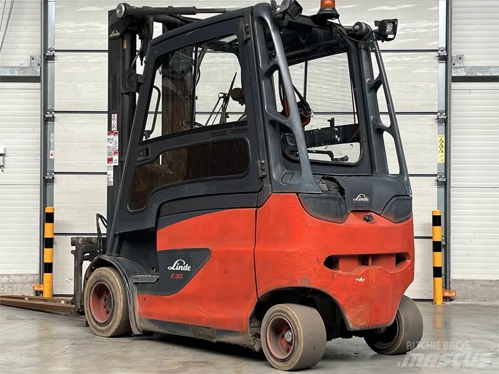 Linde E30/600HL شاحنات ذات رافعات شوكية تعمل بالكهرباء