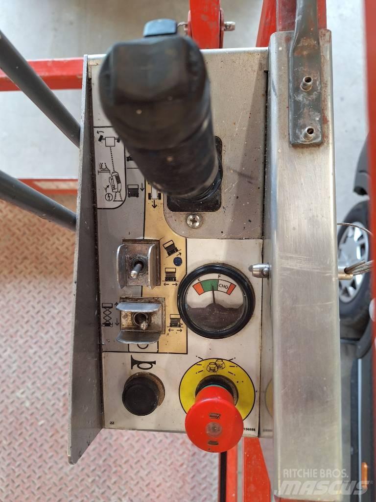 SkyJack SJ III 4632 رافعات مقصية الشكل