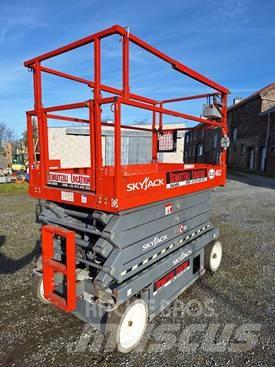 SkyJack SJ III 4632 رافعات مقصية الشكل