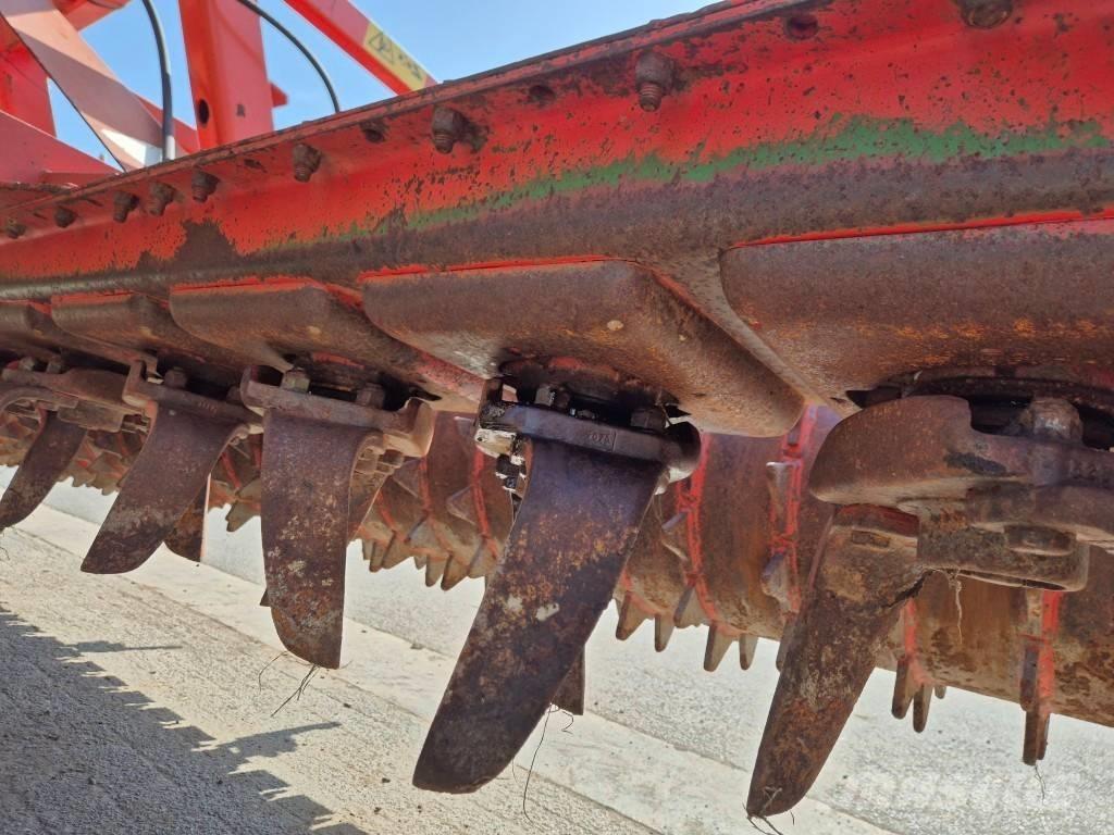 Kuhn HR 4000 الكاسحات وقلابات التربة ذات المحركات