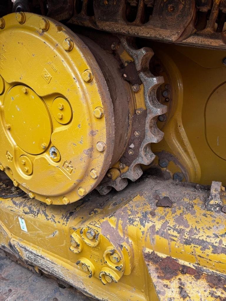 CAT D 6 LGP بلدوزرات مجنزرة