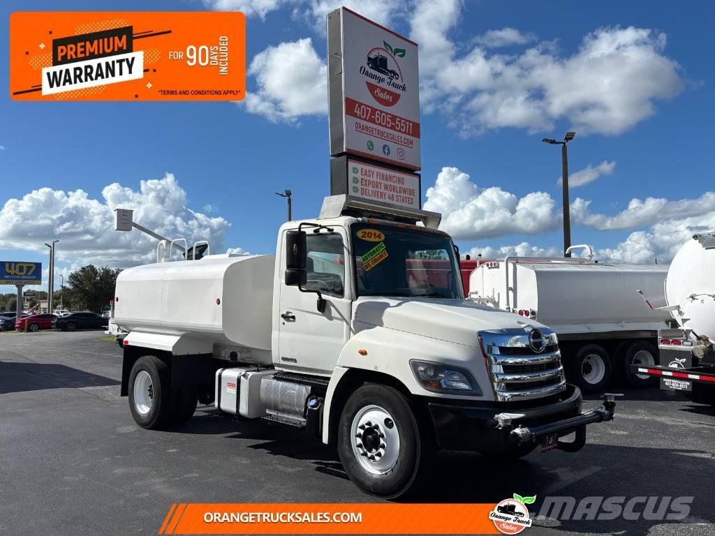 Hino 338 صهاريج مياه
