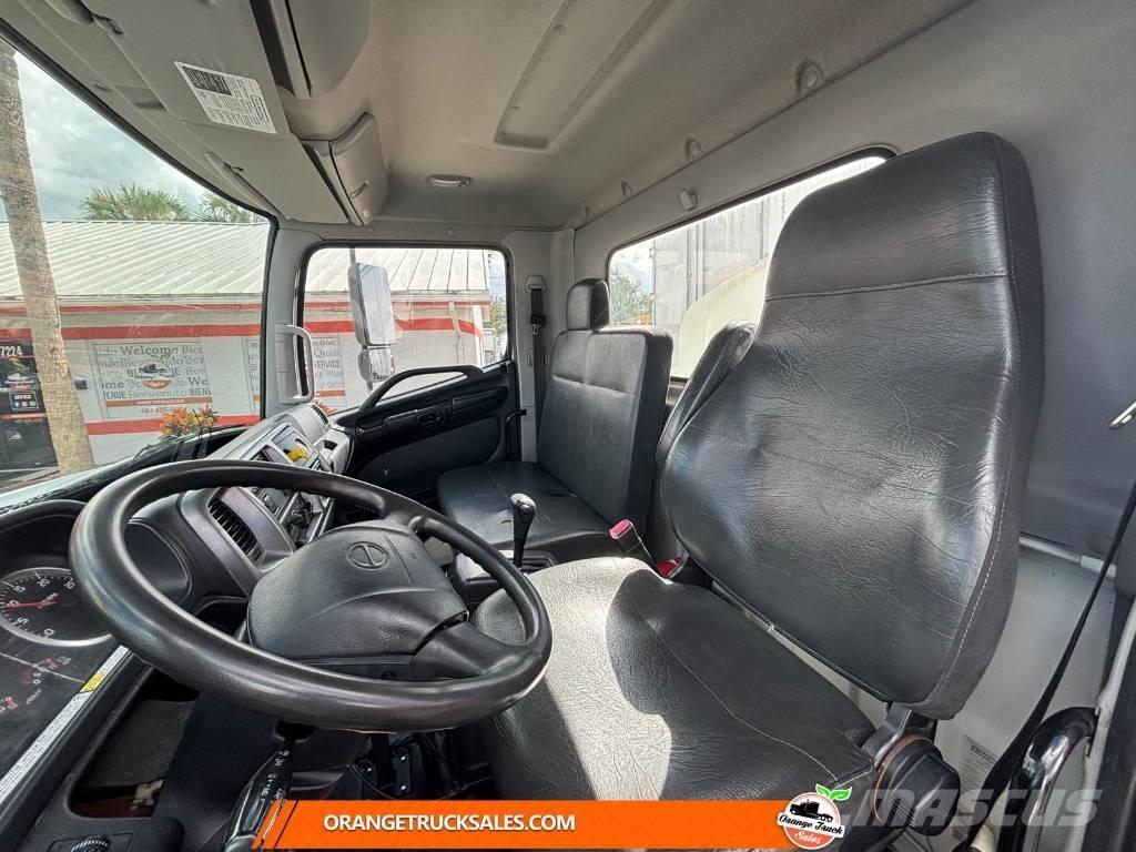 Hino 338 صهاريج مياه