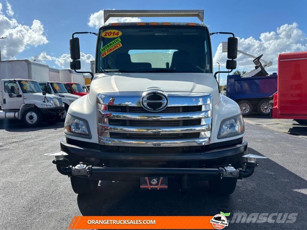 Hino 338 صهاريج مياه