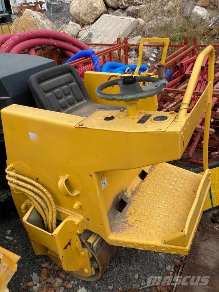 Bomag BW 75 AD مداحل ثنائية الاسطوانة