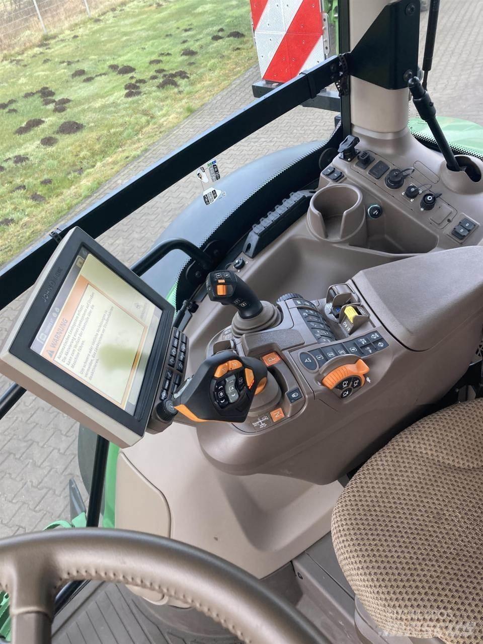 John Deere 6R 195 الجرارات
