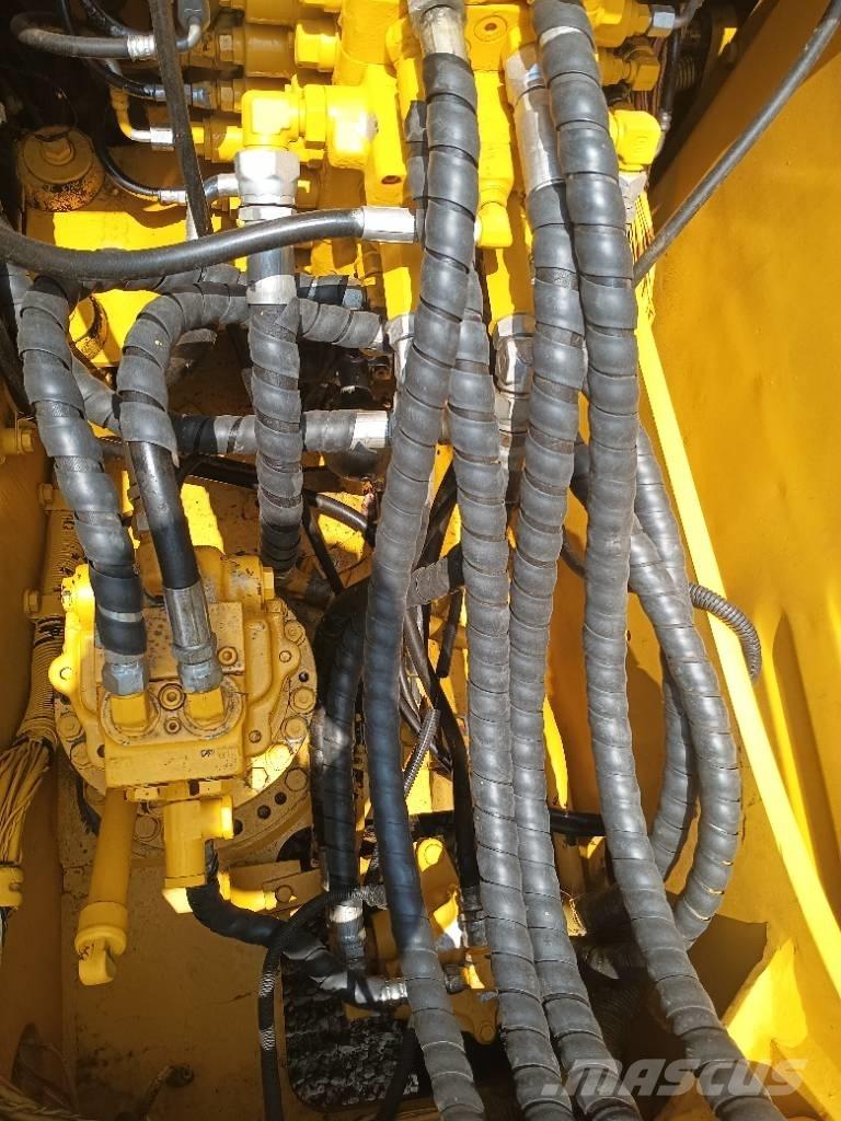 Komatsu PC 130 حفارات زحافة