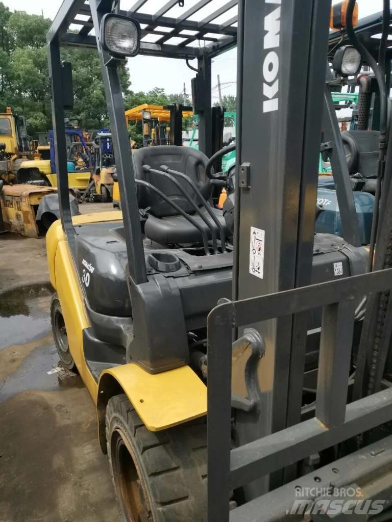 Komatsu 30 مناولات متداخلة