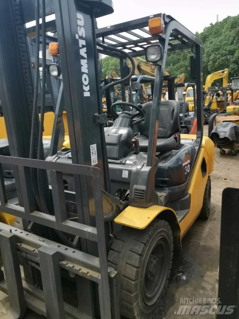 Komatsu 30 مناولات متداخلة