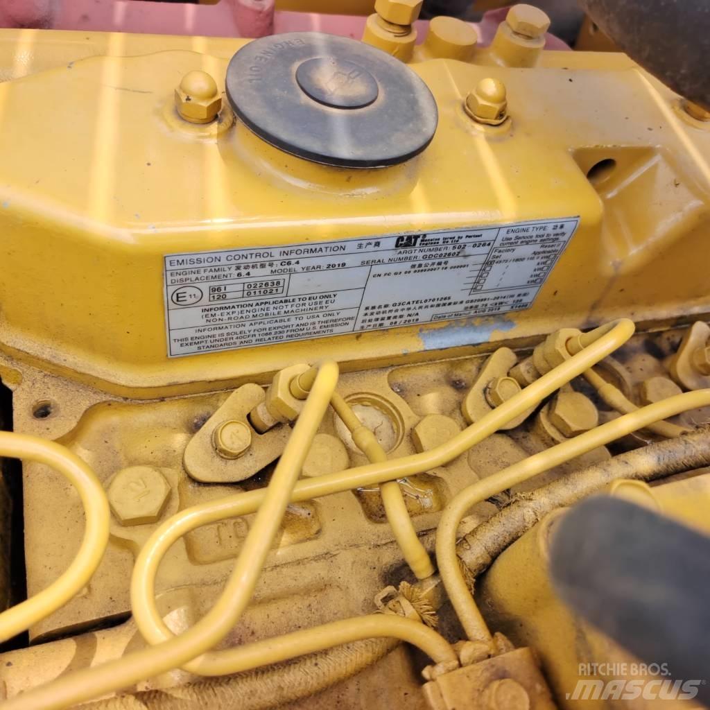 CAT 320CL حفارات زحافة