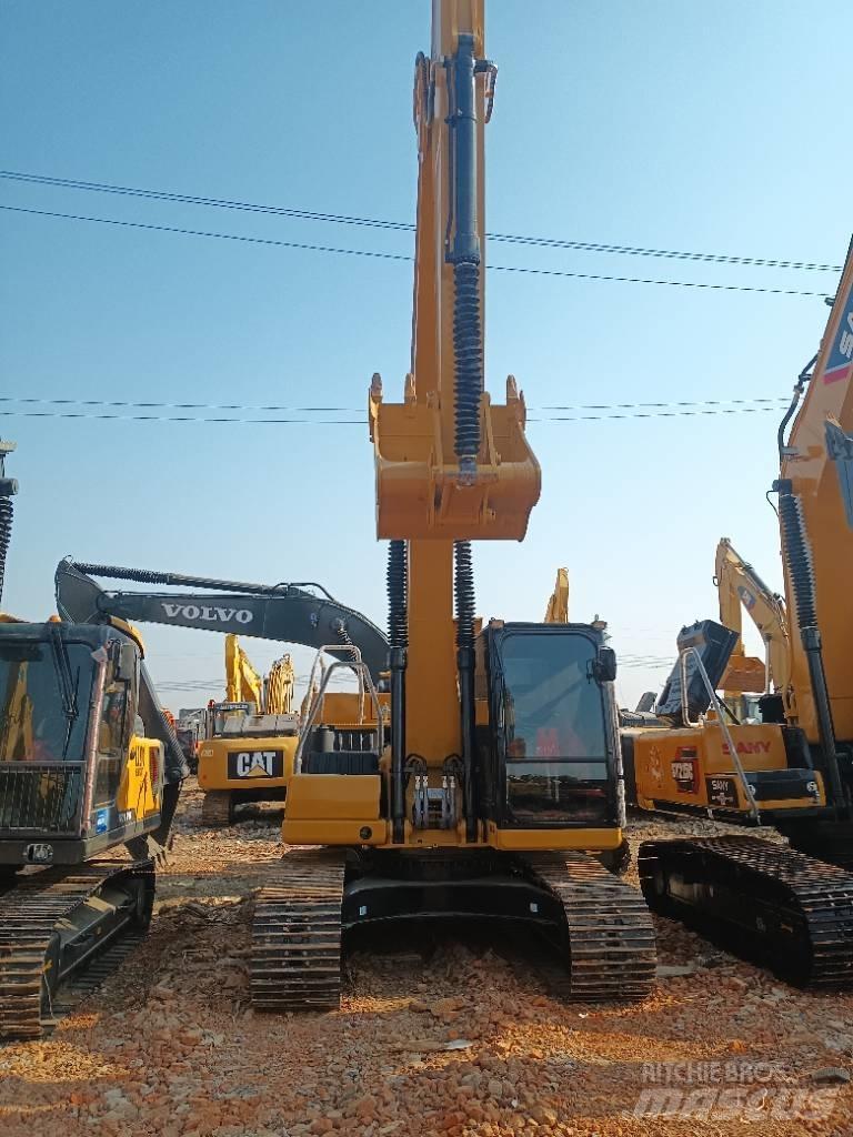 CAT 320 GC حفارات زحافة