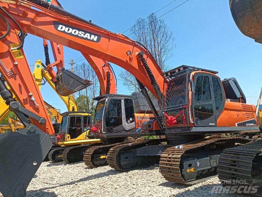 Doosan DX 225 حفارات زحافة