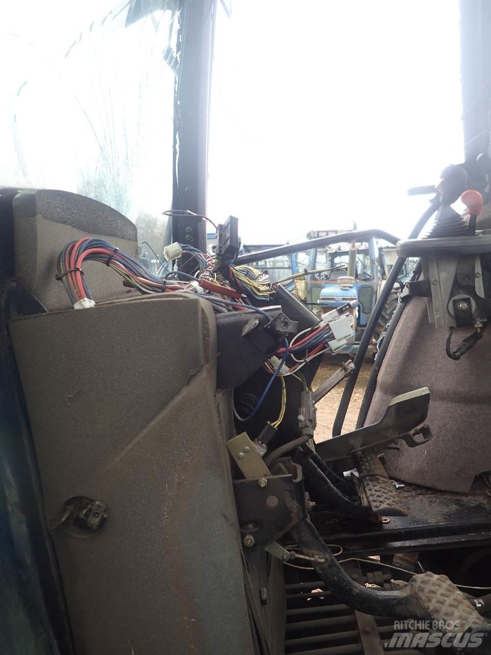 New Holland 8670 الجرارات