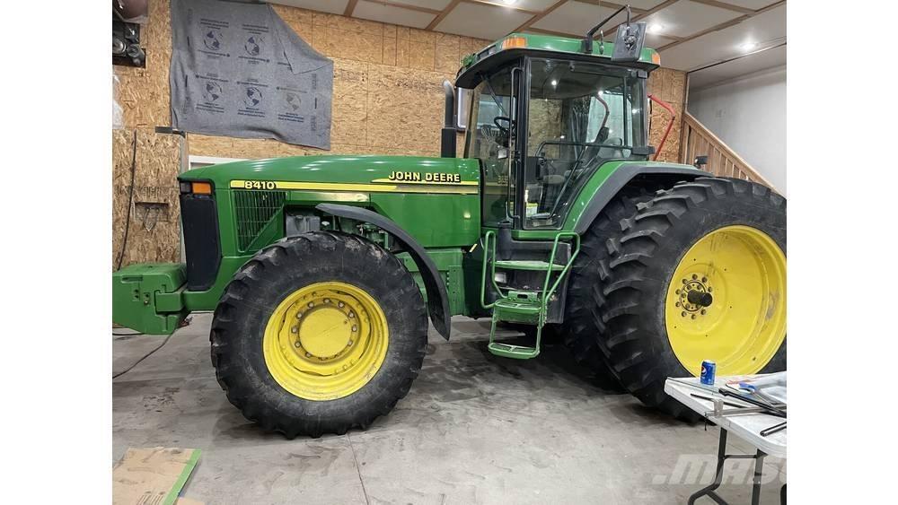 John Deere 8410 الجرارات