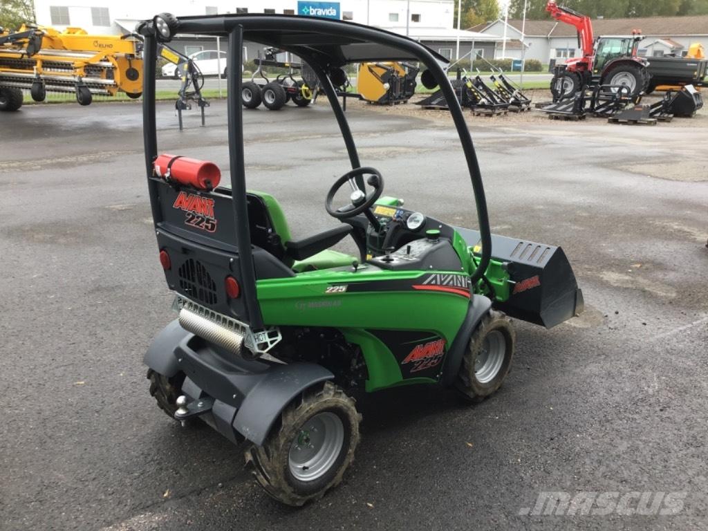 Avant 225 لوادر متعددة الأغراض