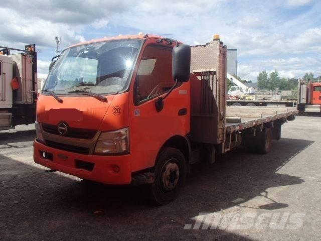 Hino 195 شاحنات مسطحة/مفصلية الجوانب