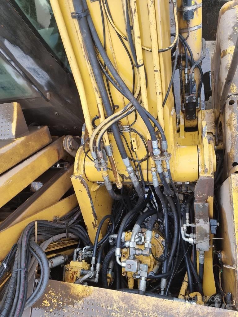CAT M 325 D L MH مناولات المخلفات / مناولات صناعية