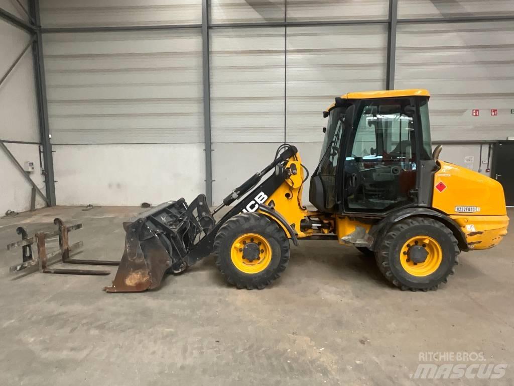 JCB 406 B لوادر بعجل