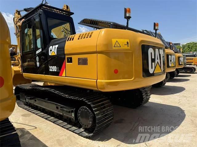 CAT 320 D حفارات زحافة
