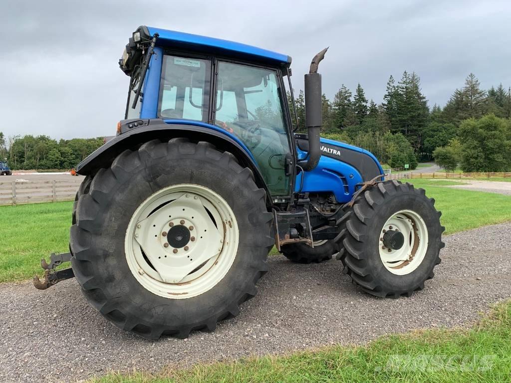 Valtra N141 Tractor جرارات التحريج