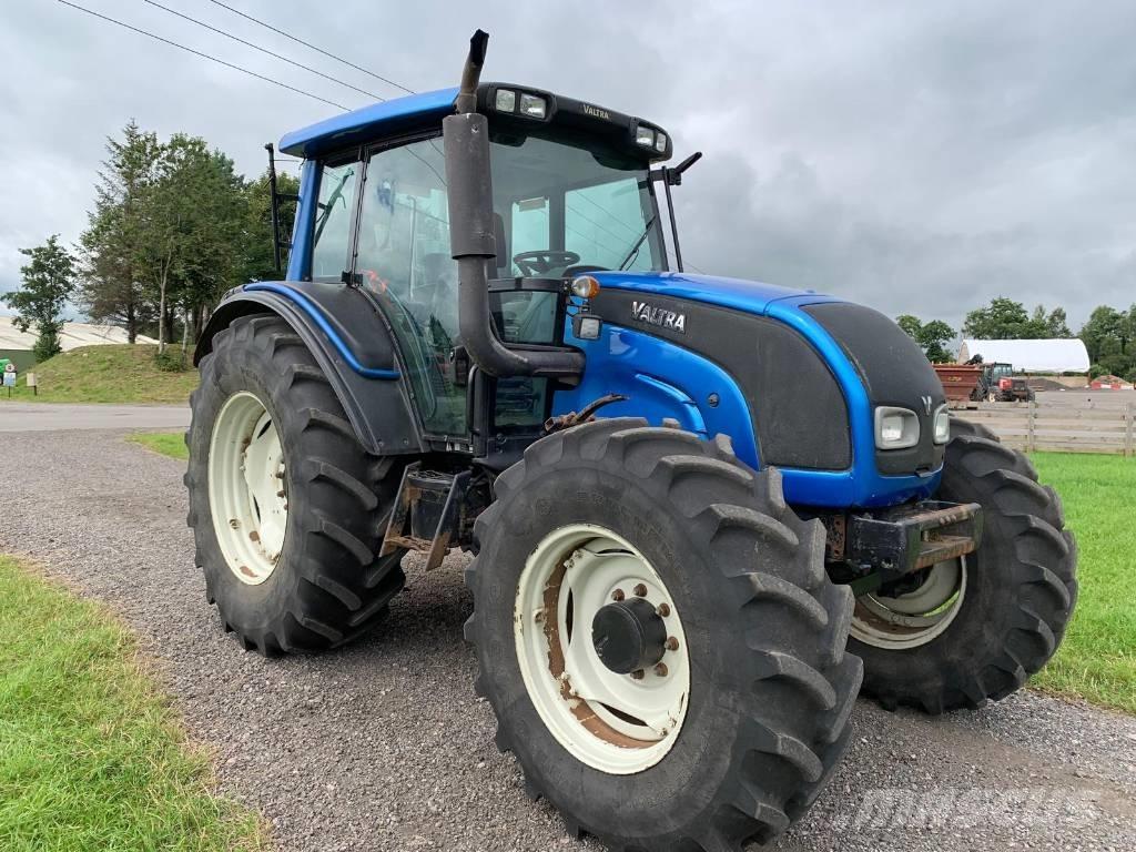 Valtra N141 Tractor جرارات التحريج