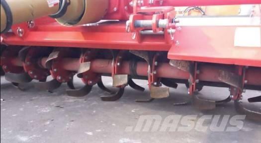 Sicma SPR235 الكاسحات وقلابات التربة ذات المحركات