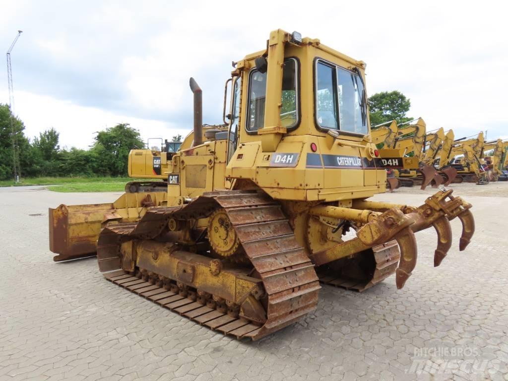 CAT D 4 H بلدوزرات مجنزرة