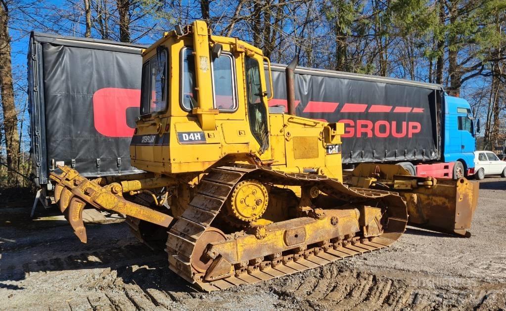 CAT D 4 H بلدوزرات مجنزرة