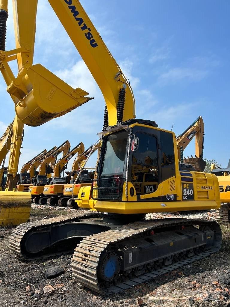 Komatsu PC 240 LC حفارات زحافة