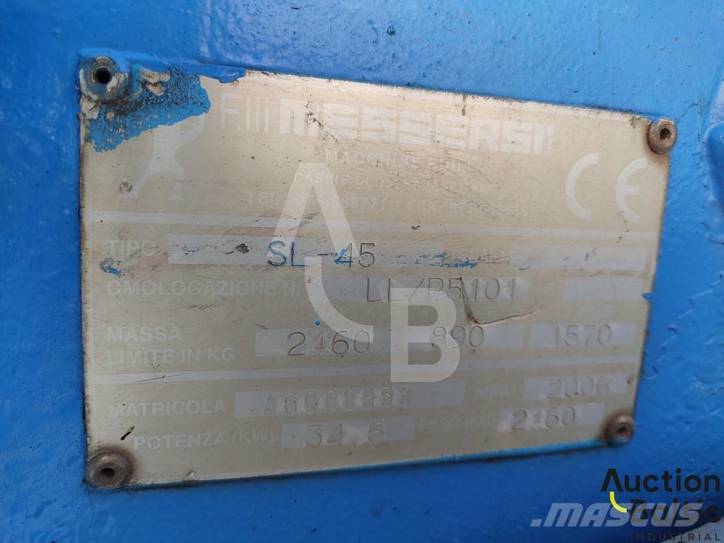 Messersi SL-45 لوادر انزلاقية التوجيه