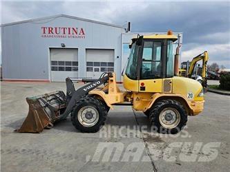 Volvo L 30 B لوادر بعجل