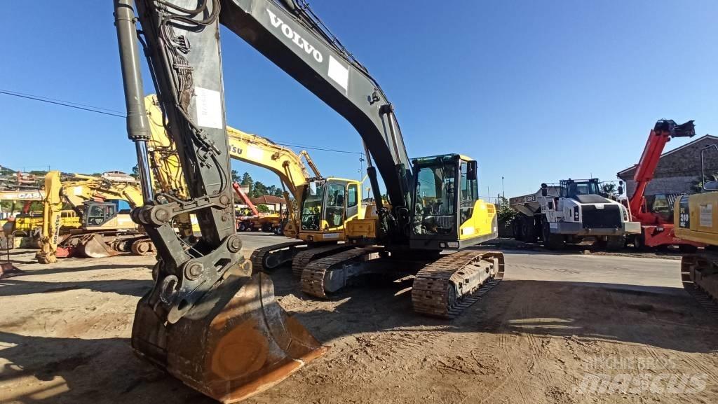 Volvo EC 240 C L حفارات زحافة