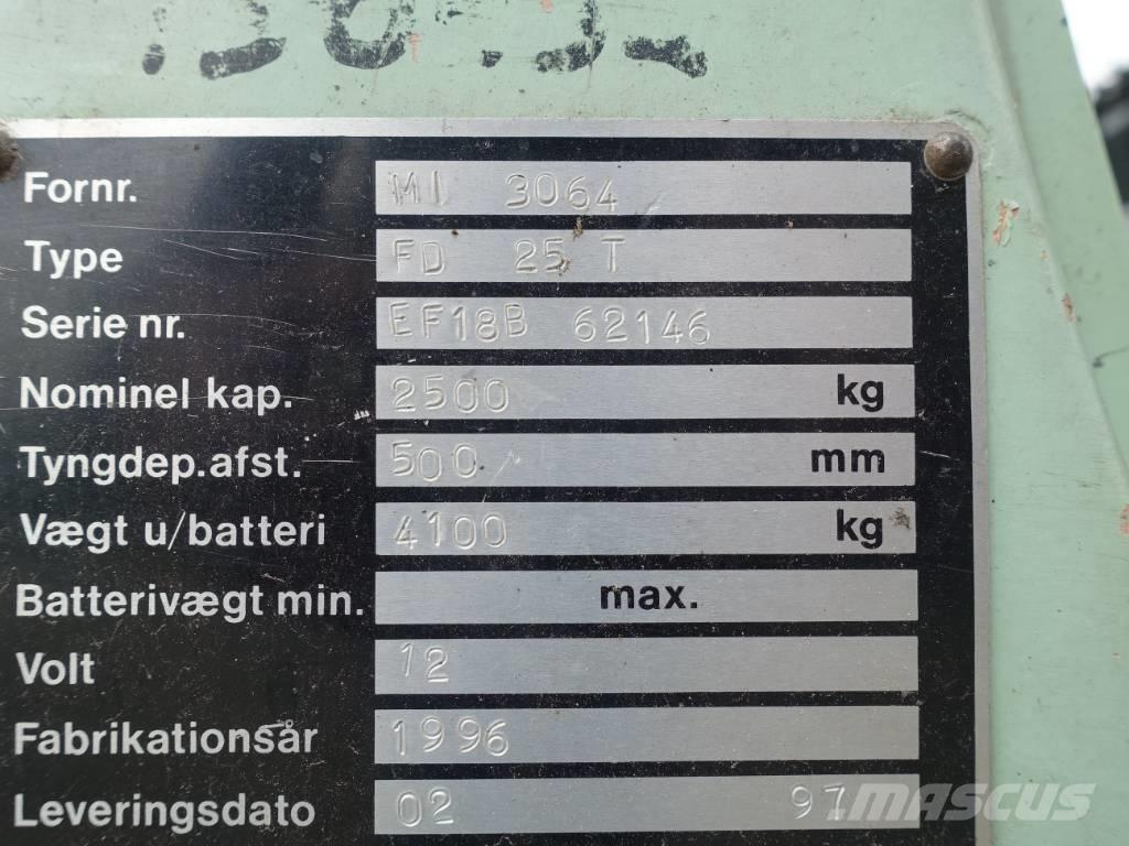 Mitsubishi FD 25 T شاحنات الديزل