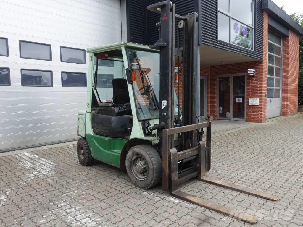 Mitsubishi FD 25 T شاحنات الديزل
