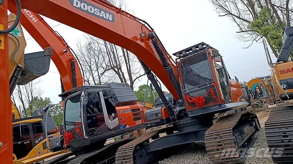 Doosan DX 225 LC حفارات زحافة