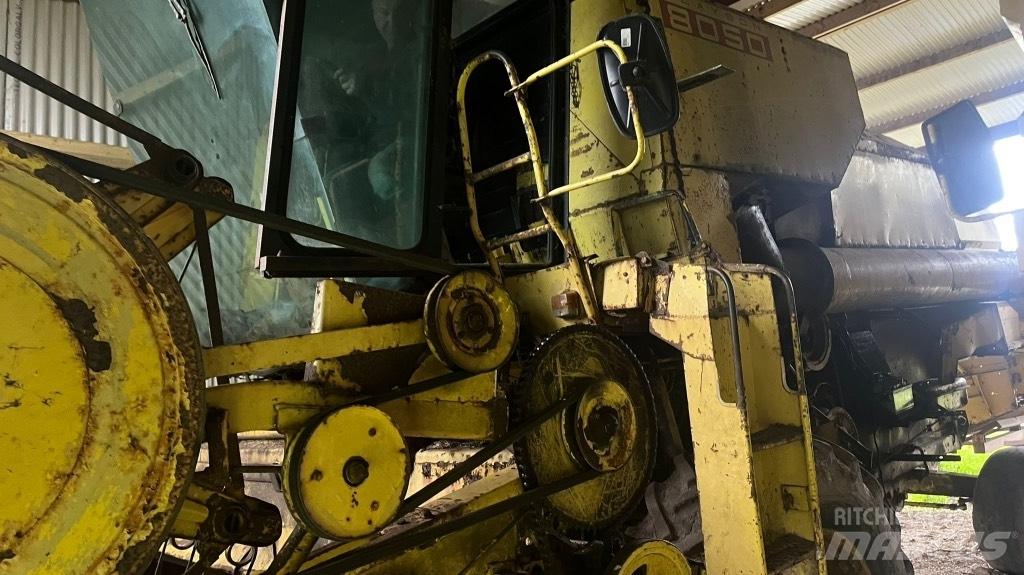 New Holland 8050 حصادات