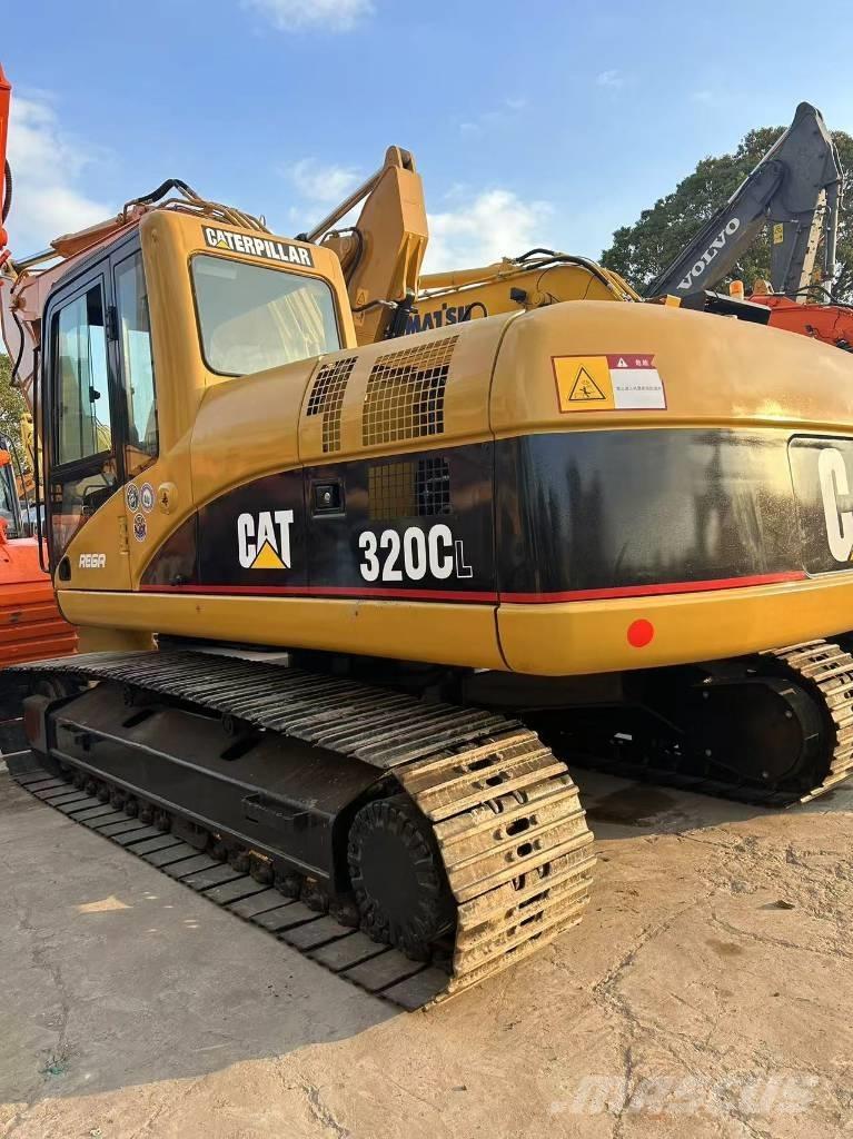 CAT 320 C L حفارات زحافة