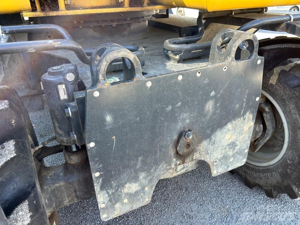 Komatsu PW148 -10 حفارات بعجل