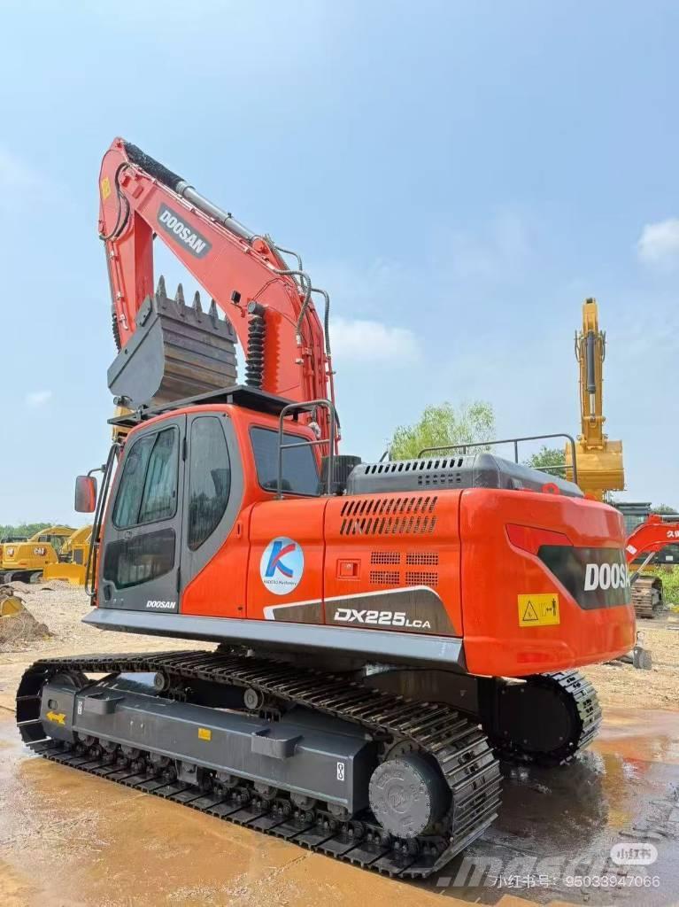 Doosan DX 225 LCA حفارات زحافة