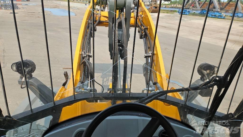 Liebherr L 550 لوادر بعجل