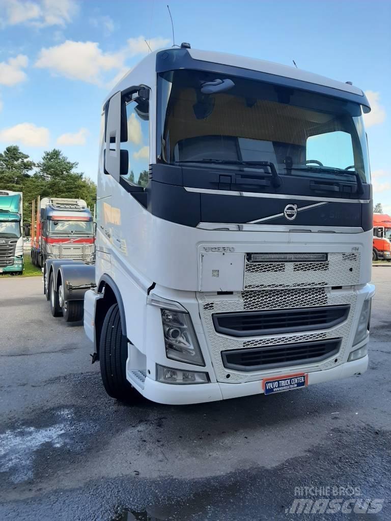 Volvo FH 13 شاحنات بمقصورة وهيكل