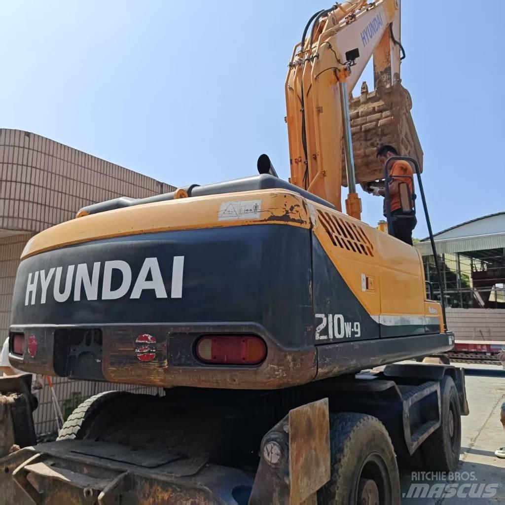 Hyundai R210w-9 حفارات وسط 7 طن - 12 طن