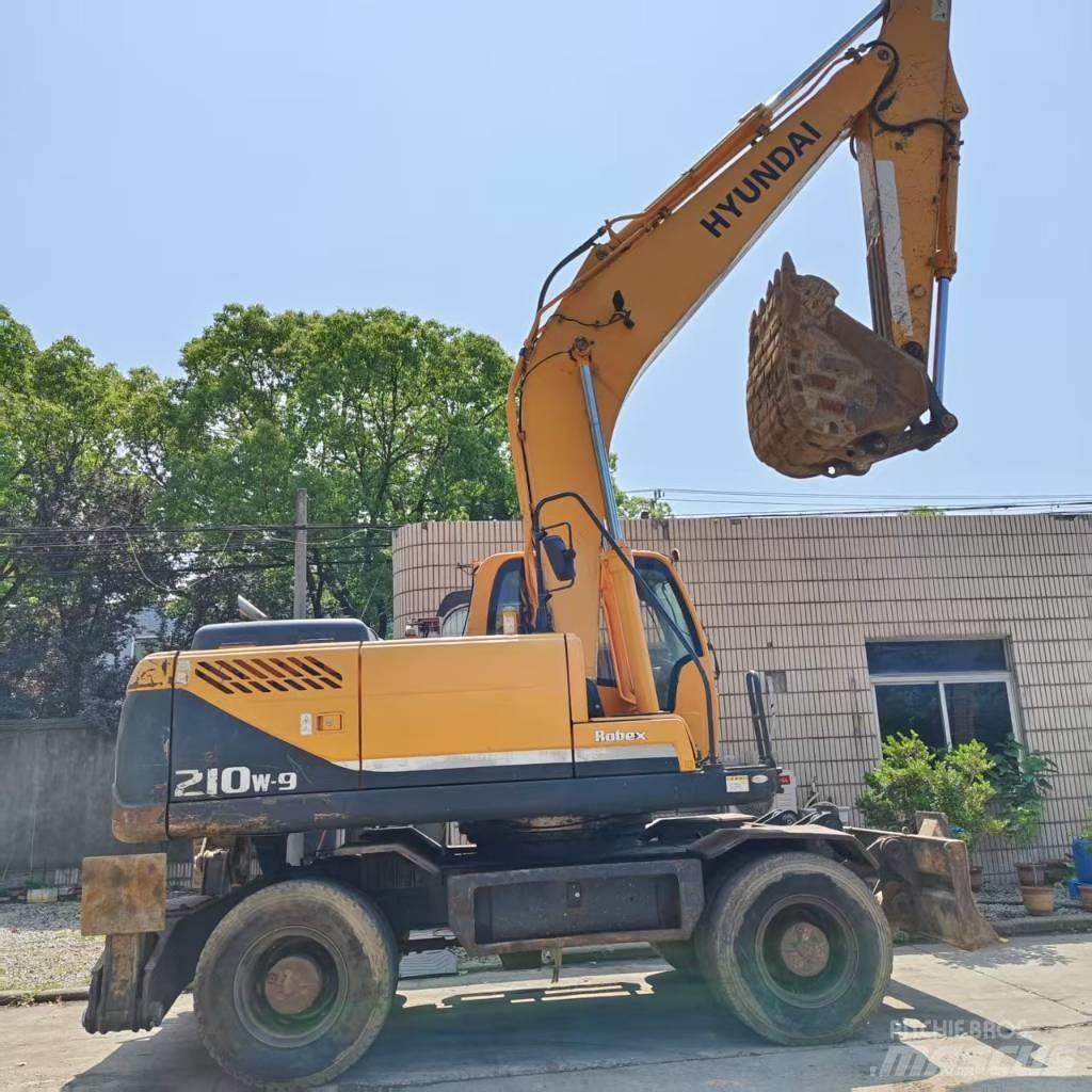 Hyundai R210w-9 حفارات وسط 7 طن - 12 طن