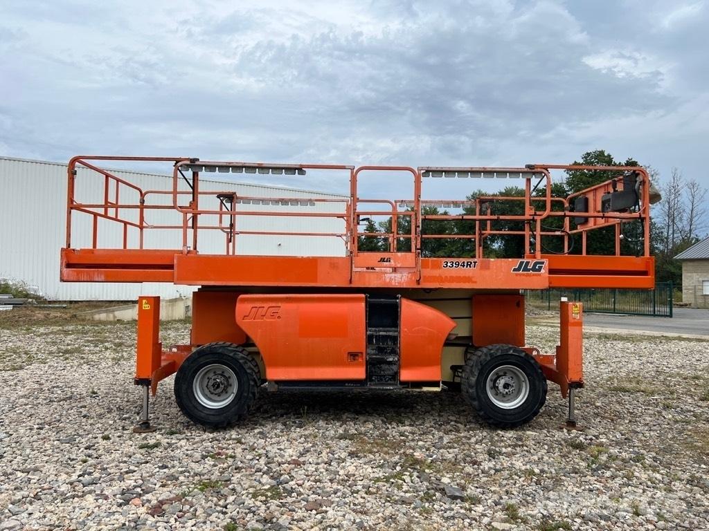 JLG 3394 RT رافعات مقصية الشكل